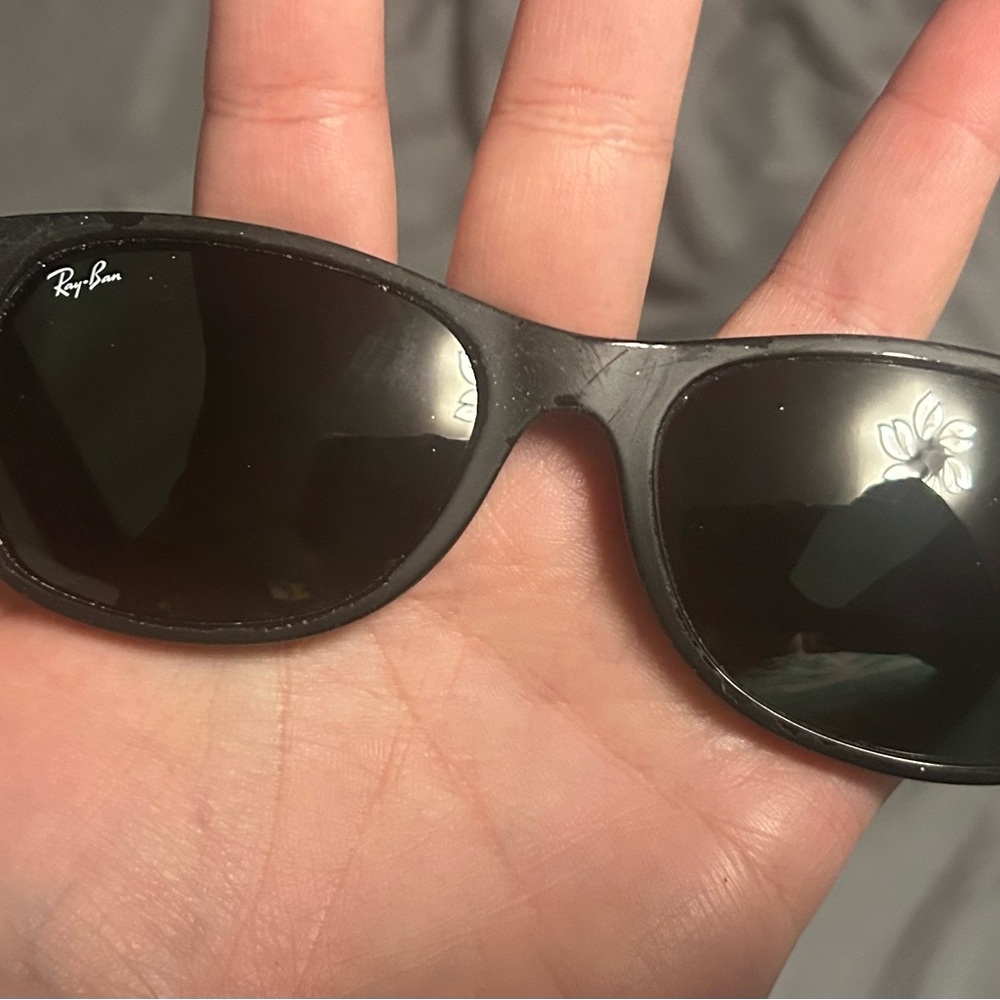 Ray-Ban Classic Black Sunglasses - Picture 4 of 7